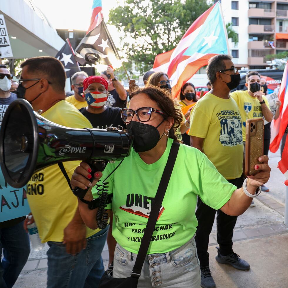 Los maestros llevan semanas manifestándose a favor de mejoras en sus condiciones laborales, principalmente un aumento salarial y un retiro digno.