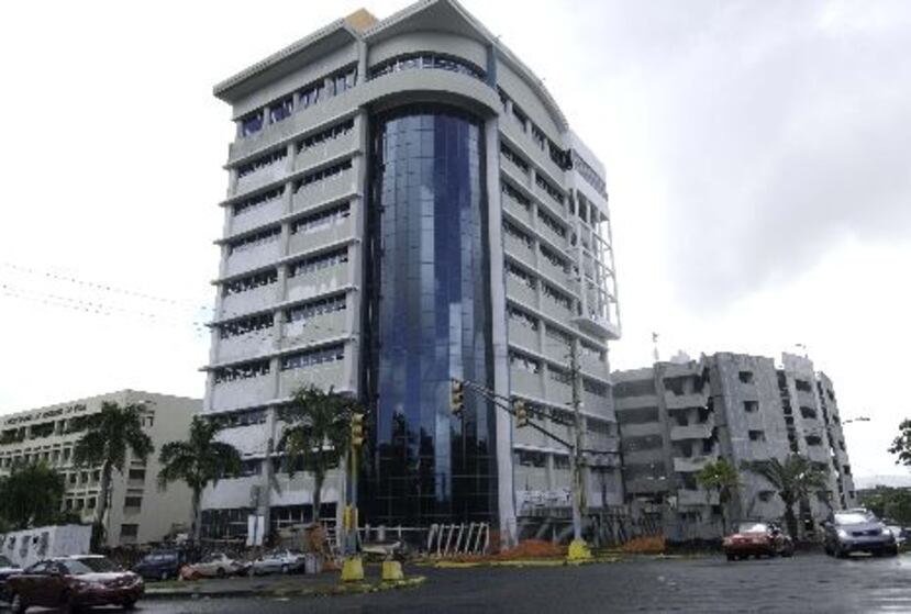 El 7 de mayo pasado, se presentó una querella por daños al edificio de Cosvi, ya que desconocidos dispararon contra la estructura rompiendo una ventana de cristal y una pared de gypsum board. <font color="yellow">(Archivo)</font>