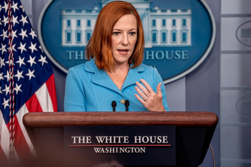 La secretaria de Prensa de la Casa Blanca, Jen Psaki, habla en la conferencia de prensa diaria en la Casa Blanca.