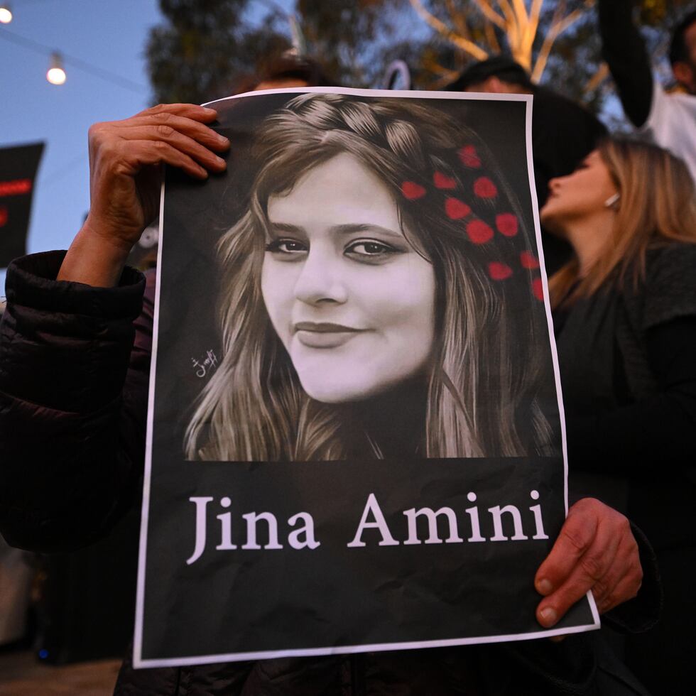 Imagen de archivo de manifestaciones por la muerte de la joven Mahsa Amini. EFE/EPA/JAMES ROSS
