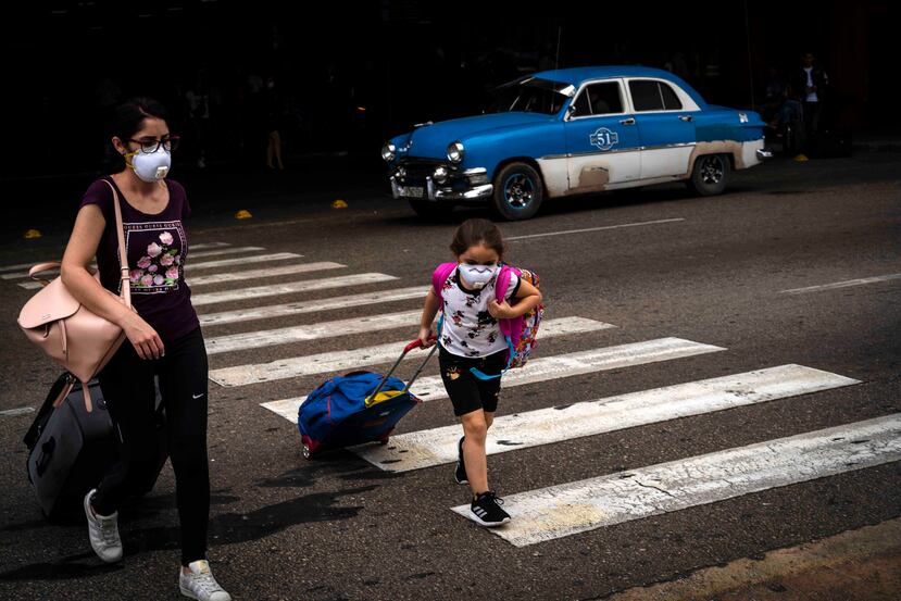 Cuba informó que reforzó sus medidas en la frontera para identificar los posibles casos de infectados con el coronavirus. (AP)