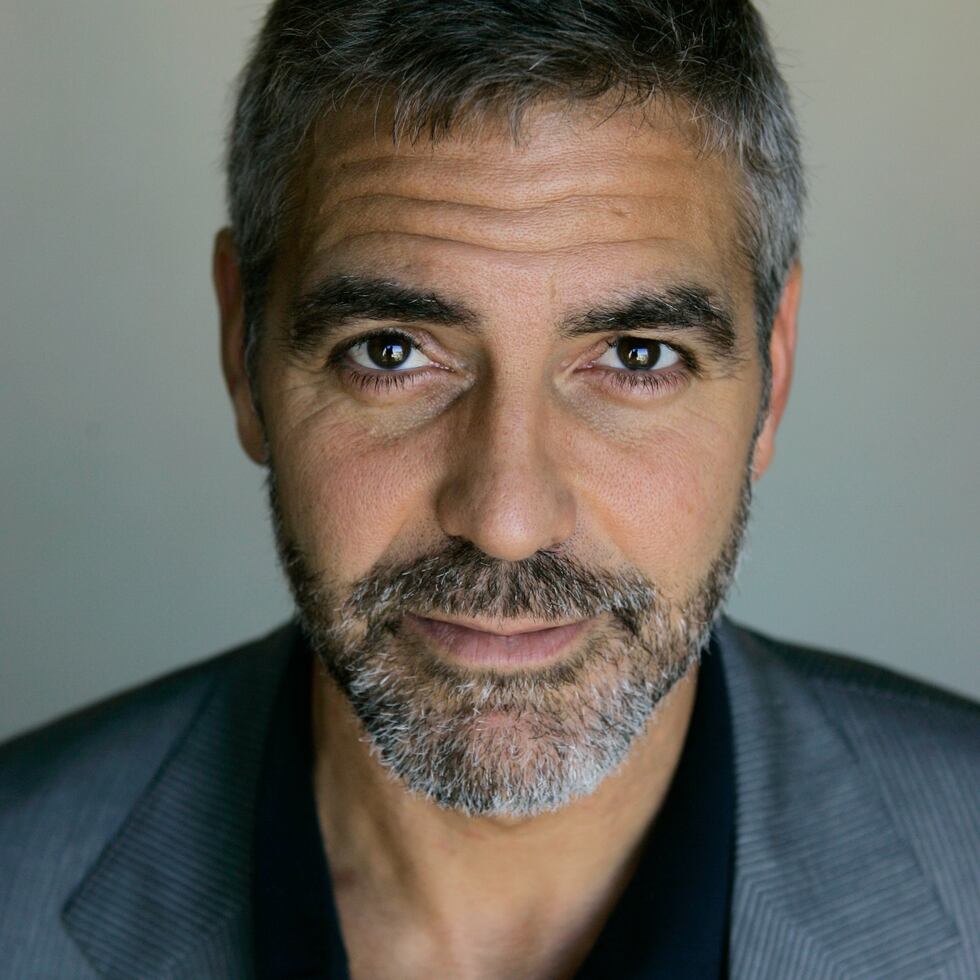 El actor George Clooney cumple 60 años y lo festeja en medio del amor de sus mellizos, su familia y la preparación para una nueva película con Julia Roberts.(AP Photo/Carolyn Kaster)