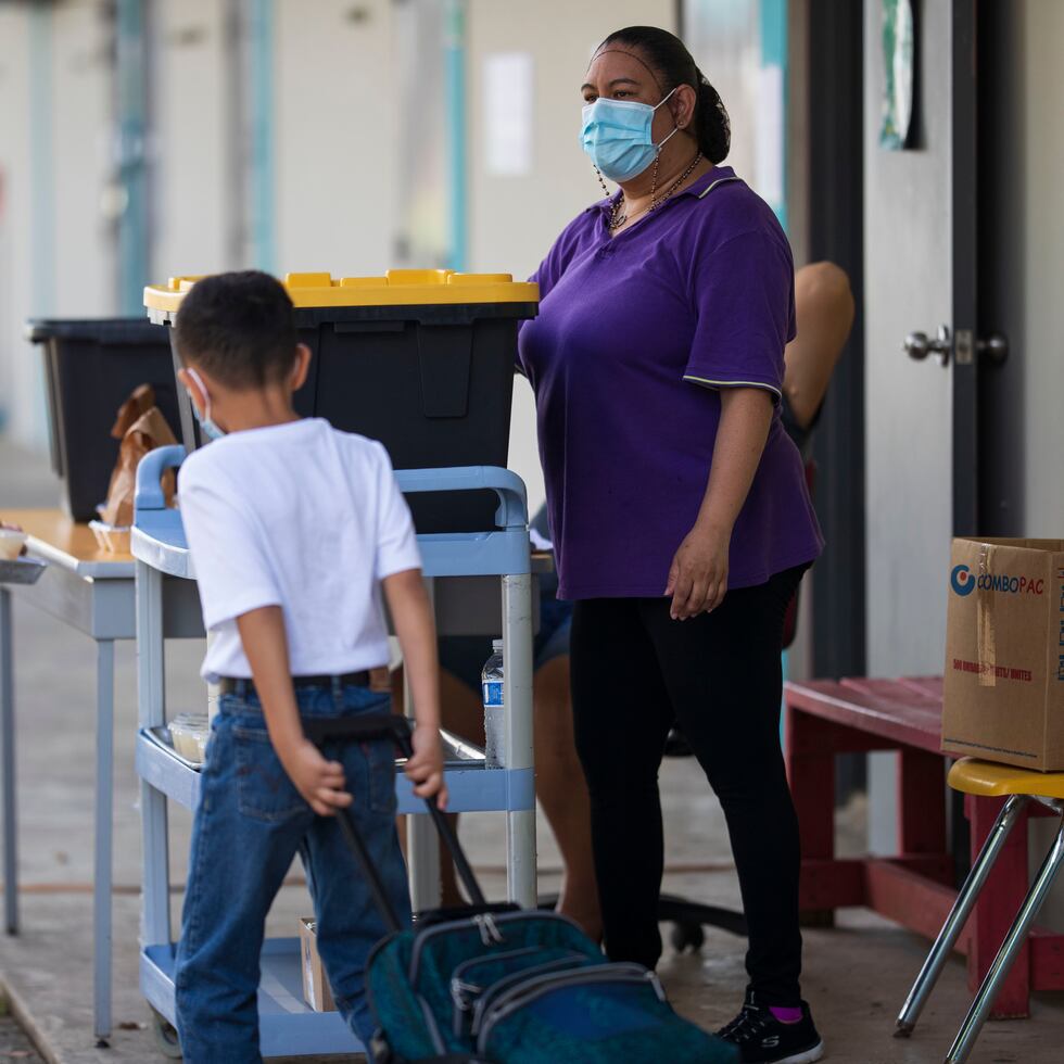 En las escuelas se ha mantenido la directriz de usar mascarillas.