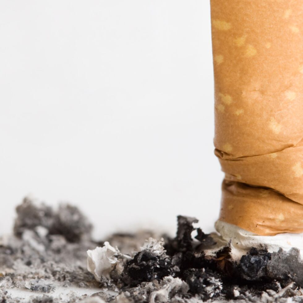 Según la OMS, hay 1,100 millones de fumadores adultos en el mundo y al menos 367 millones son fumadores pasivos. (Shutterstock)