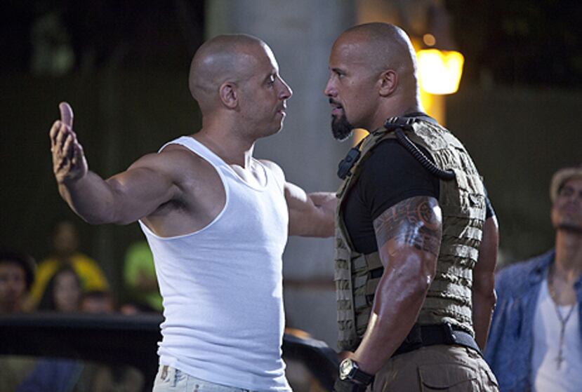 Vin Diesel y Dwayne Johnson durante una escena de Fast Five. (Prensa Asociada / Universal Pictures)