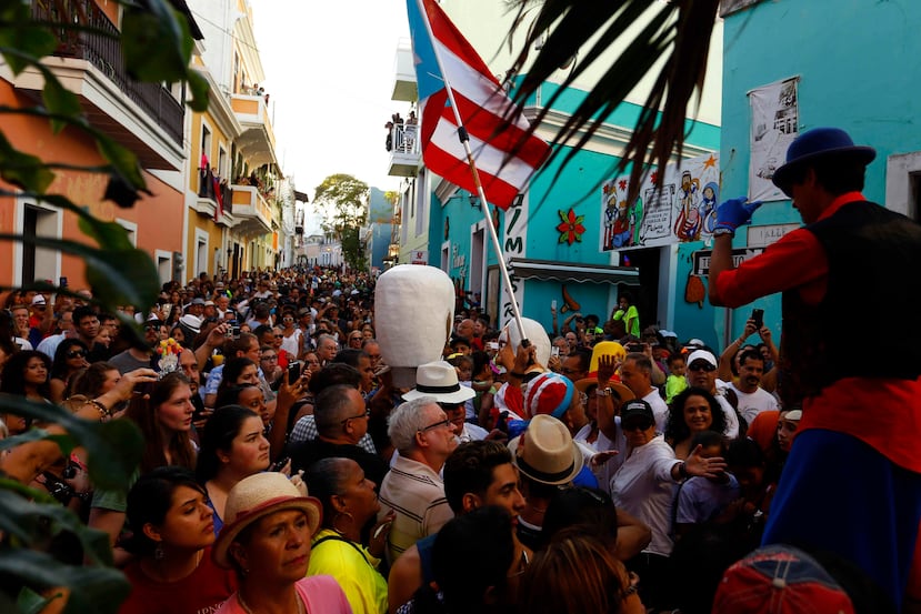 Los turistas llegarán justo en momentos en que se celebran las Fiestas de la Calle San Sebastián. (GFR Media)