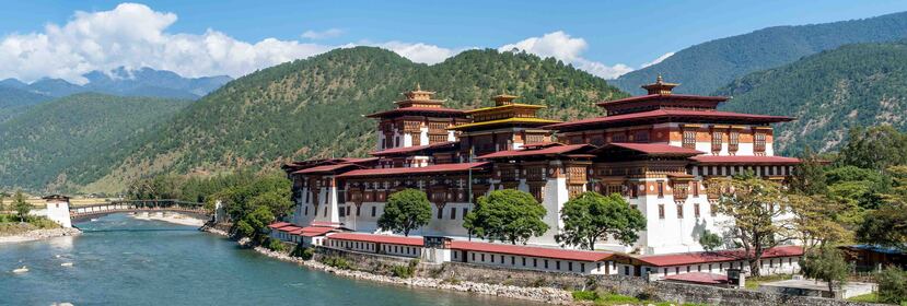 La fortaleza-monasterio Punakha Dzong está ubicado en la confluencia de los ríos Pho Chhu y Mo Chhu (Padre y Madre). (EFE)