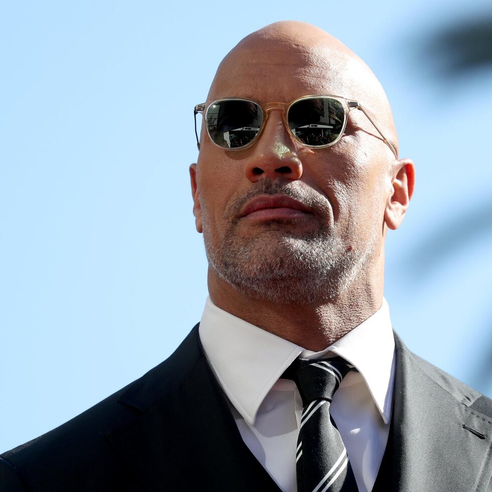 El exluchador de la WWE y protagonista de películas como "San Andreas" (2015) o "Jumanji (2017)" compró la XFL en 2020 y por $15 millones.