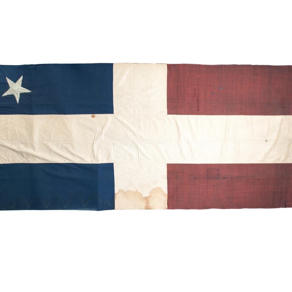 La bandera original, que tiene algunas diferencias con la actual de Lares, fue capturada por el coronel español Manuel Iturriaga, que dirigió la cruenta represión de los insurrectos de Lares, y donada tras su muerte por su hijo al antiguo Museo de Artillería de España. (Foto: Museo del Ejércitode España)