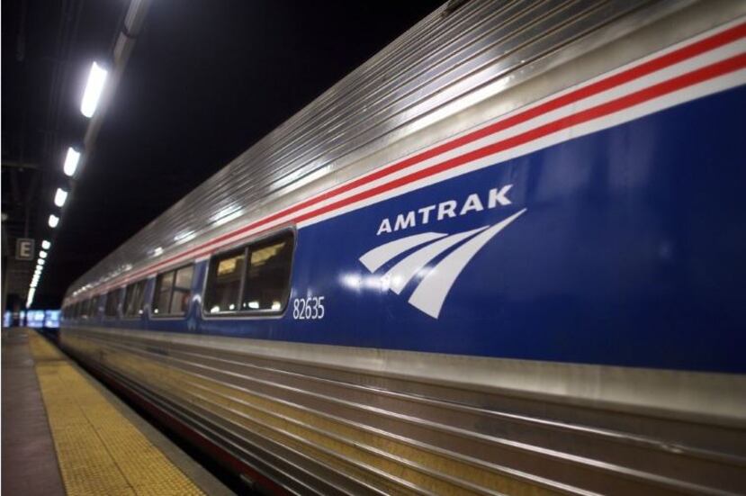 El primer tren salió de la estación de Manhattan a las 5:30 a.m. (AFP)