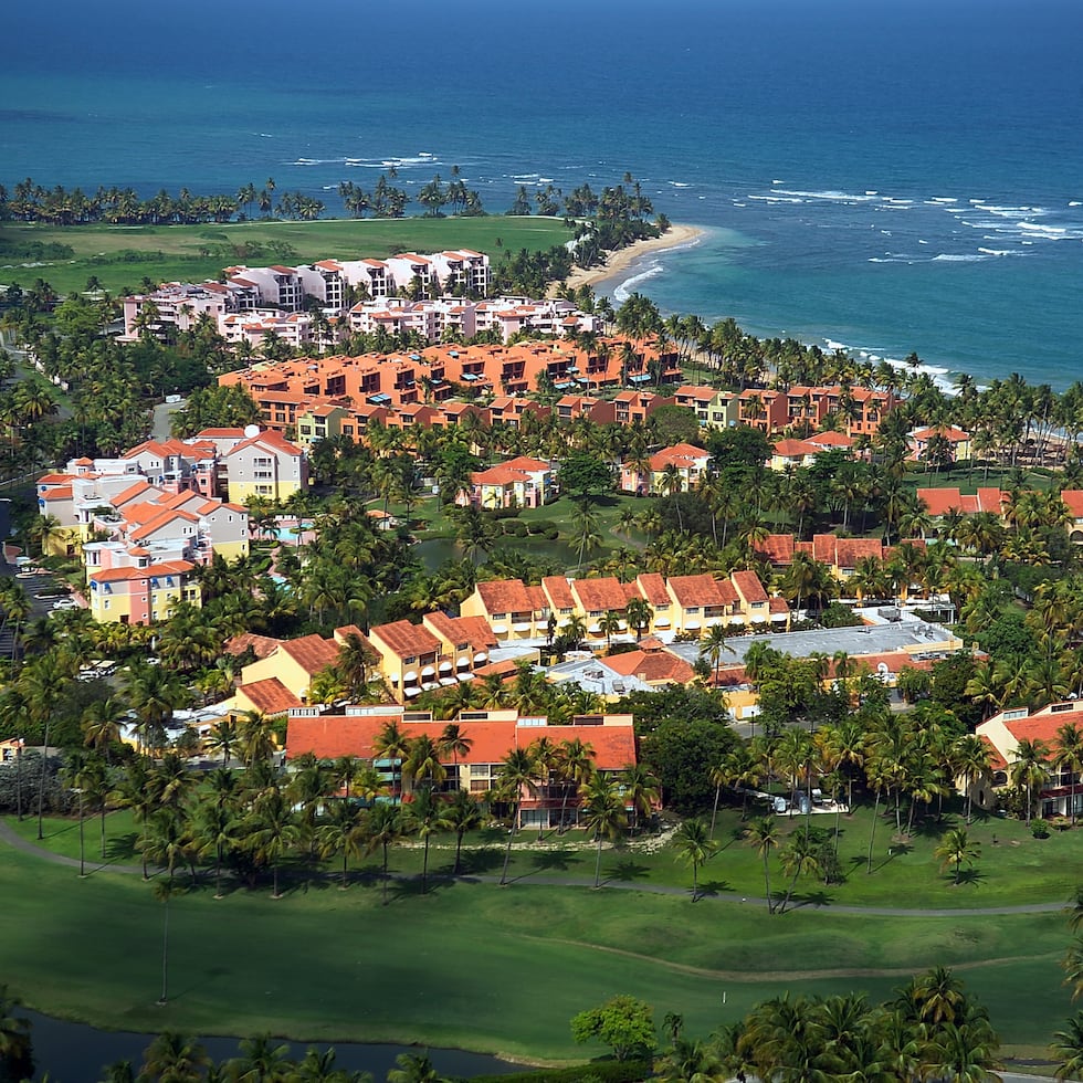 En el año 2008, se anunció que Mandarin Oriental construiría un hotel cinco estrellas en el complejo turístico y residencial Palmas del Mar, en Humacao, pero ese proyecto nunca se concretó. Ahora, los desarrolladores de un megaproyecto en Cabo Rojo, aseguran que el famoso grupo hotelero asiático entraría a Puerto Rico.