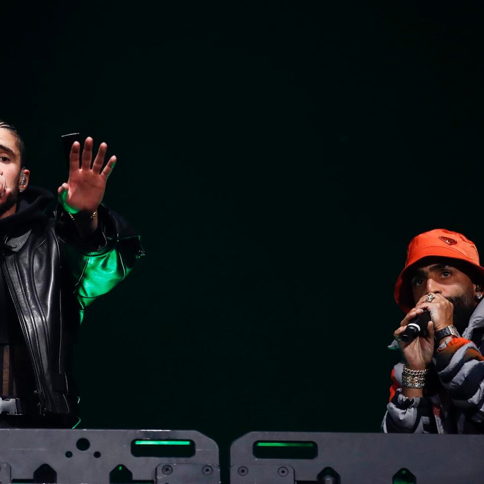 Bad Bunny y Arcángel durante su presentación en el festival de Coachella en el segundo fin de semana.  (Estados Unidos) EFE/EPA/CAROLINE BREHMAN