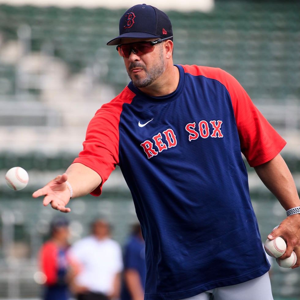 Trascendió que Ramón Vázquez será nombrado coach del banco del dirigente Alex Cora en los Red Sox de Boston.