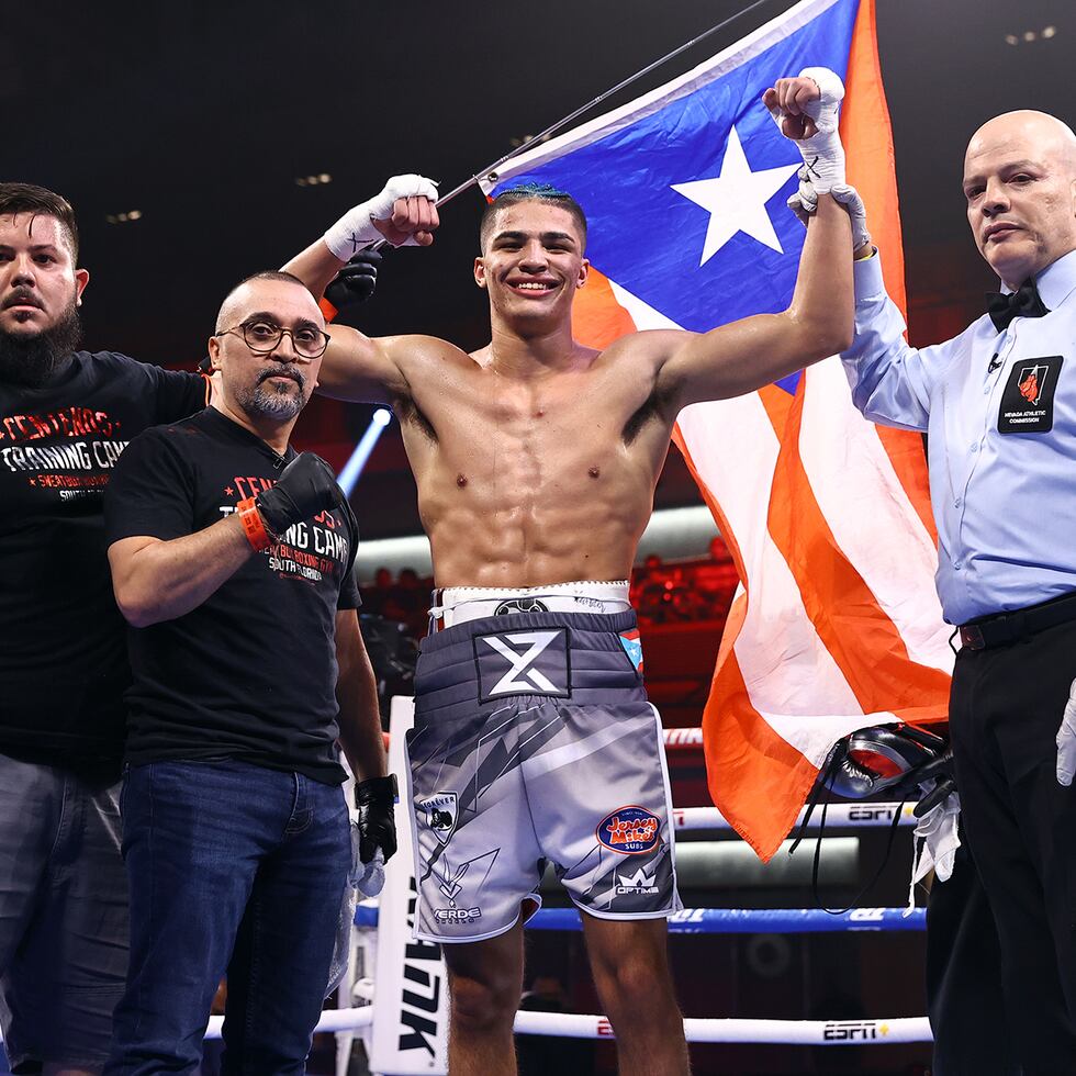 Xander Zayas puso su récord en 9-0, con siete nocauts.