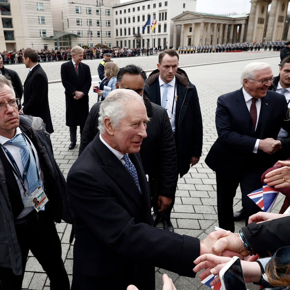 El rey Charles III realiza su primera visita oficial como monrca del Reino Unido.