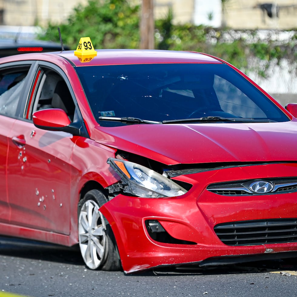 El hombre baleado fue hallado al interior de un vehículo Hyundai color rojo.