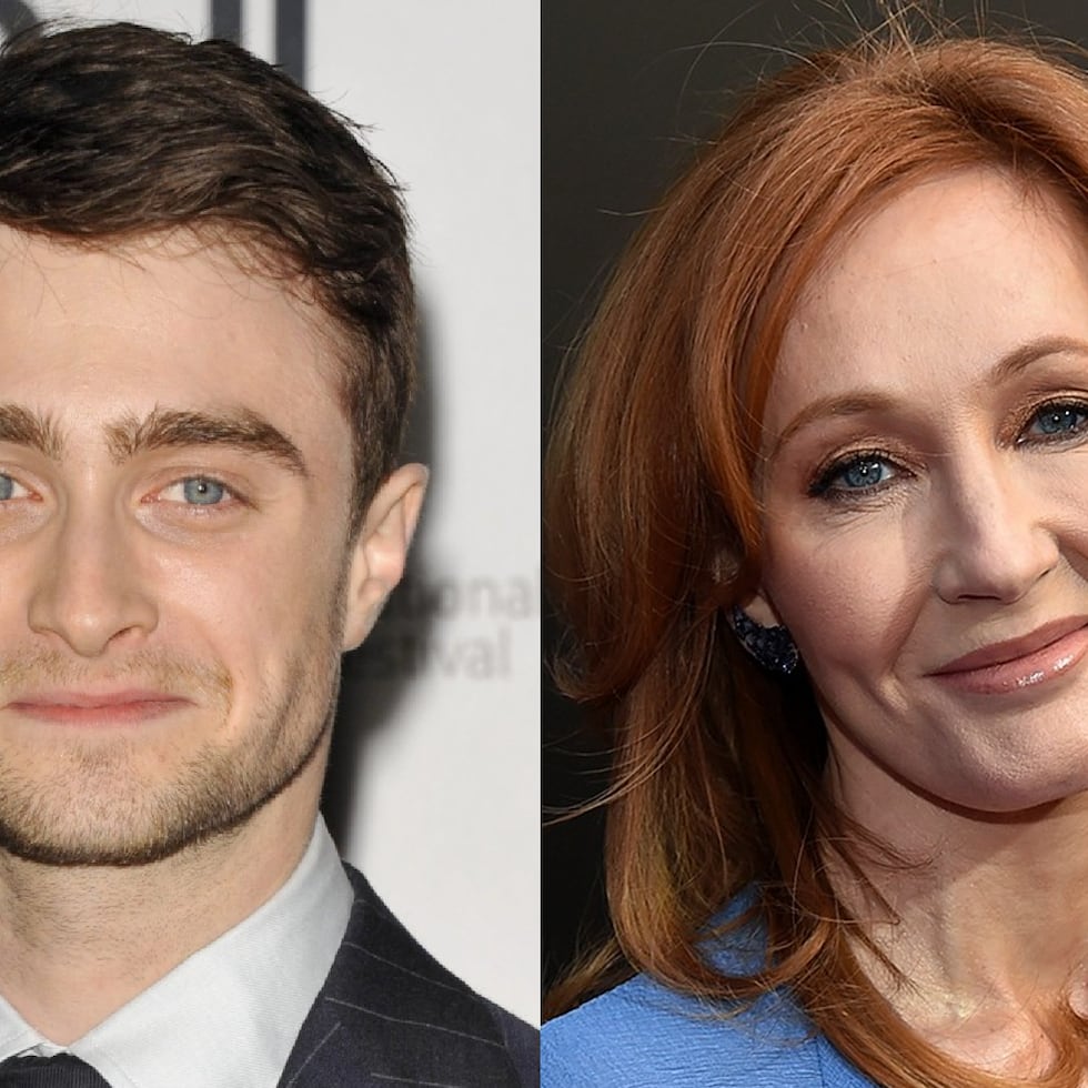 El actor Daniel Radcliffe, a la izquierda, y la autora JK Rowling.