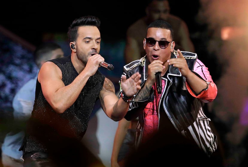 Luis Fonsi (izq.) llegará mañana, lunes, a Puerto Rico junto con Ricky Martin, Chayanne y Nicky Jam. (AP / Lynne Sladky)