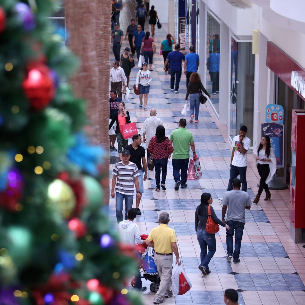 Los consumidores han mantenido el furor de compras durante toda la temporada navideña, según comerciantes entrevistados.