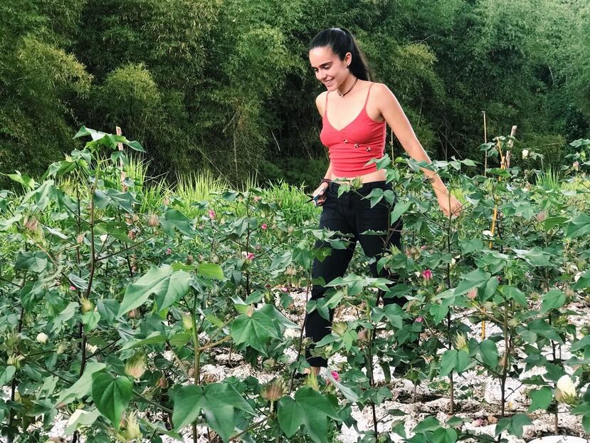 En la foto, Naomy Candelaria Morales, quien forma parte del grupo de siete estudiantes egresados del nuevo Bachillerato en Artes en Agricultura Sustentable de la Universidad de Puerto Rico en Utuado. (Suministrada)