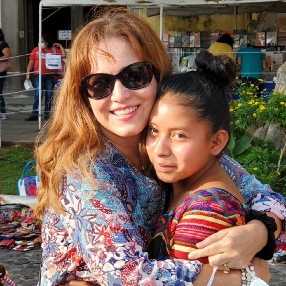 La doctora Lilliam Ortiz Galarza con Ana Gricelda Sam González.