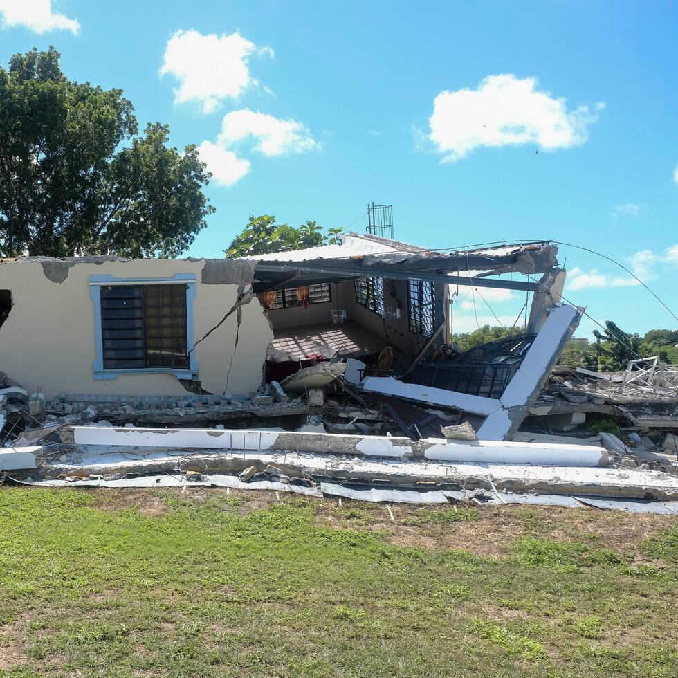 Enero 28, 2020
Guanica, Puerto Rico.
Los residentes de Guanica no solo siguen con la pesadilla de los temblores si no que también enfrenta a los inescrupulosos que entran en las propiedades a saquear.