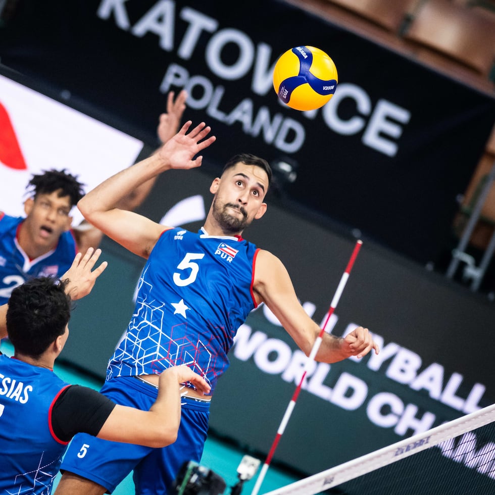 Pedro Nieves durante la acción del juego de Puerto Rico ante Túnez.