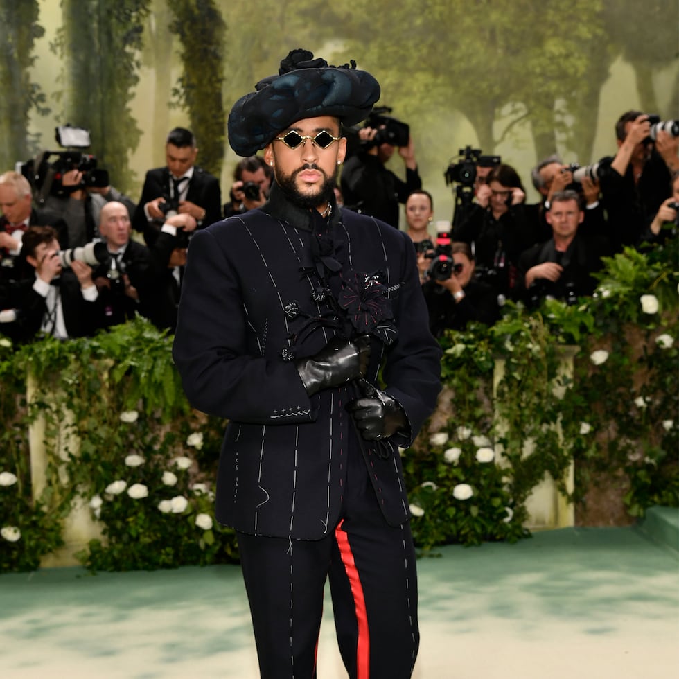 Bad Bunny llega como un torero de lujo a la celebración Met Gala