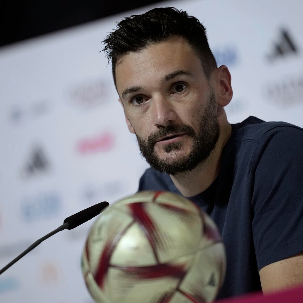 El portero Hugo Lloris, aquí en una conferencia de prensa en Doha, Catar, debutó con la selección de Francia en un amistoso frente a Uruguay en 2008.