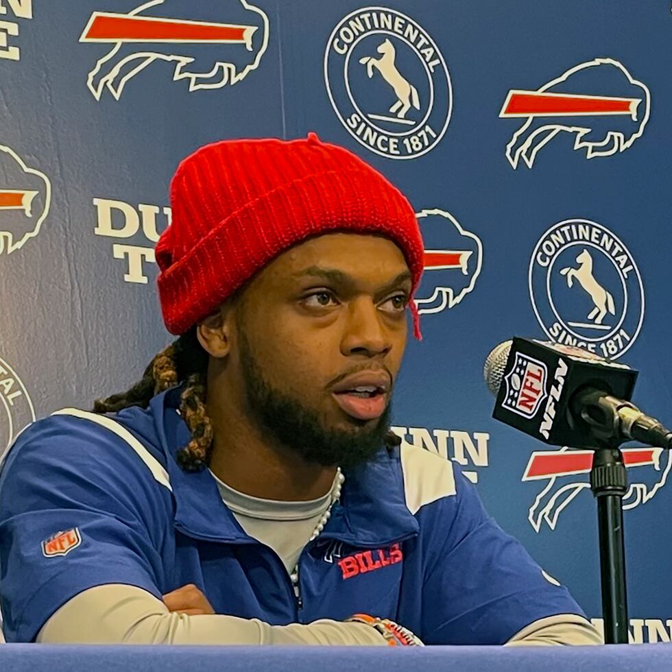 Damar Hamlin durante su conferencia de prensa el martes.