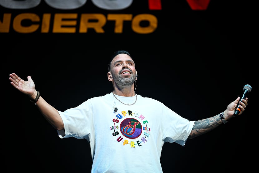 Molusco mientras saludaba a su fanaticada en el Coliseo de Puerto Rico.