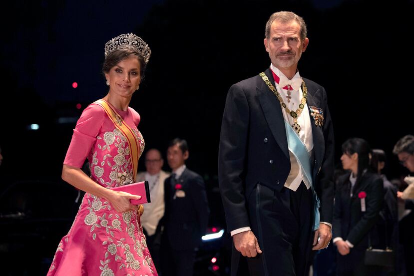 Los reyes Felipe y Letizia de España asistieron al evento. (AP)