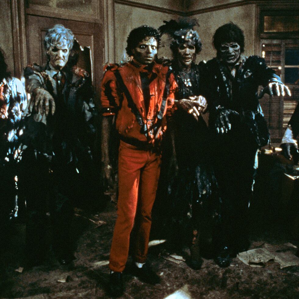 Fotograma de archivo del video clip "Thriller", del cantante Michael Jackson, que se estrenó el día 1 de diciembre de 1982. EFE/SIPA
