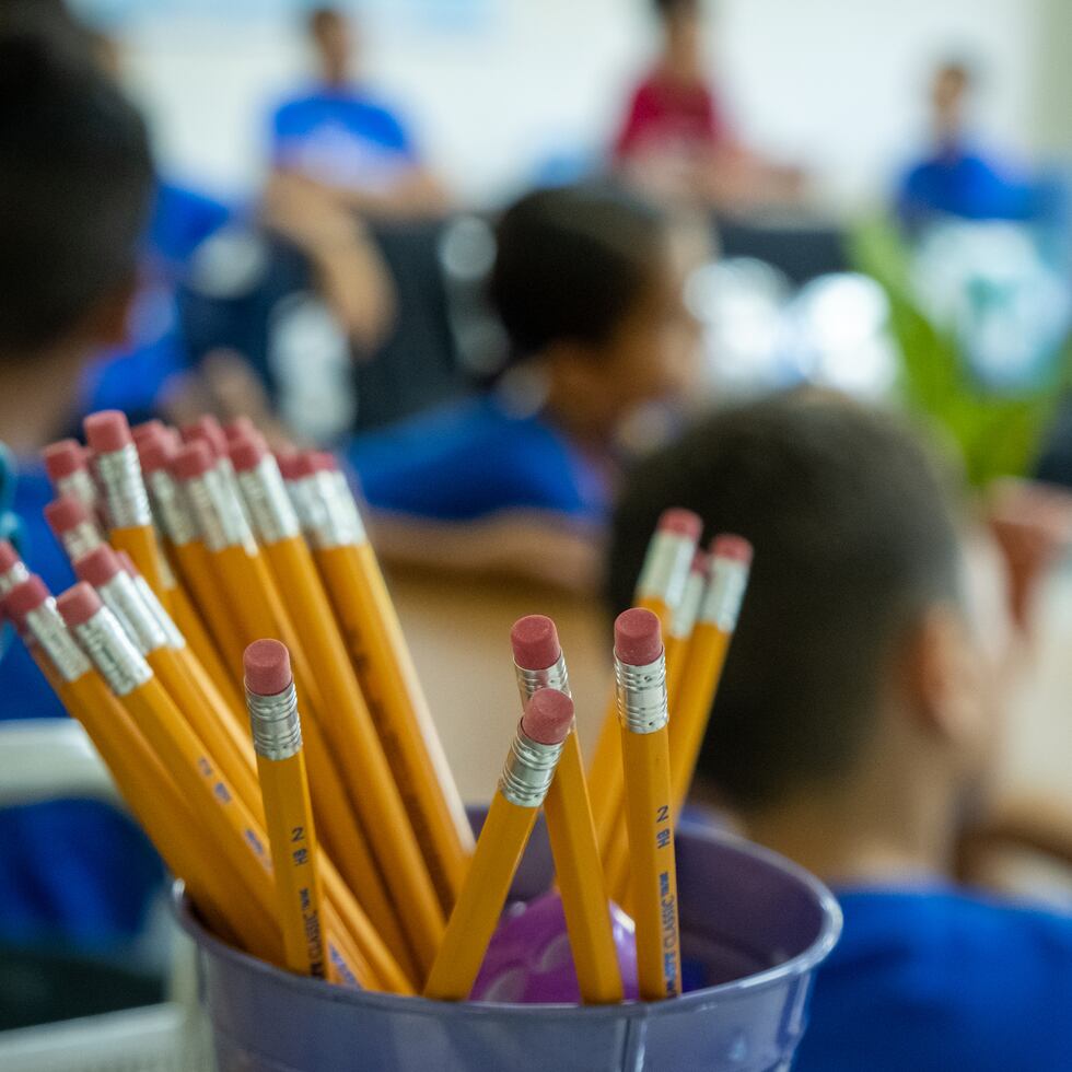 12 de septiembre de 2019. Cantera. Fotos de la escuela Manuel Elzaburu y Vizcarrondo, de Cantera, inició las clases en su nuevo plantel, después de más de un año de incertidumbre por los atrasos en la mudanza. En la foto estudiantes toman una clase.
Fotos: Ricky Reyes Vázquez