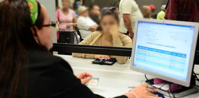 Según la pesquisa, la mujer tomaba fotos con su teléfono celular de la pantalla de la computadora de información sensitiva de los pacientes, con sus nombres, fechas de nacimiento y números de seguro social. (Archivo)