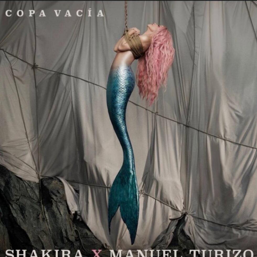 Imagen promocional del nuevo sencillo de Shakira junto a Manuel Turizo, en la que la cantautora colombiana aparece como una sirena.