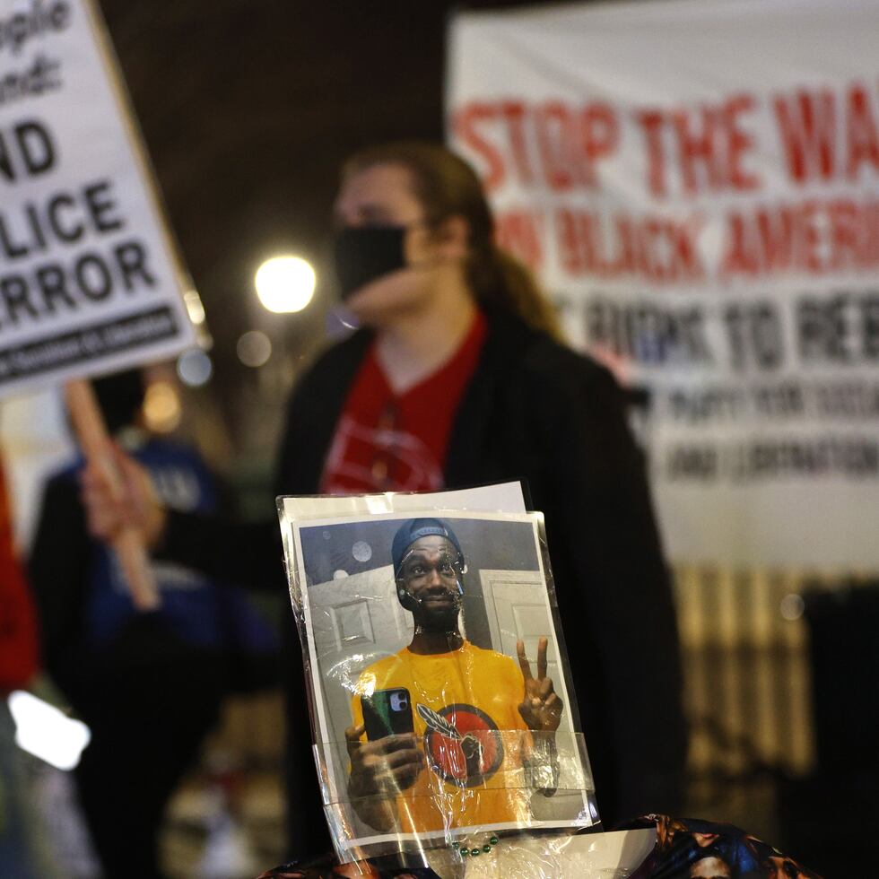 Decenas de personas protestaron en Atlanta, Georgia, por el asesinato del afroamericano Tyre Nichols, de 29 años, luego de recibir una paliza por parte de un grupo de policías de Memphis, Tennessee.