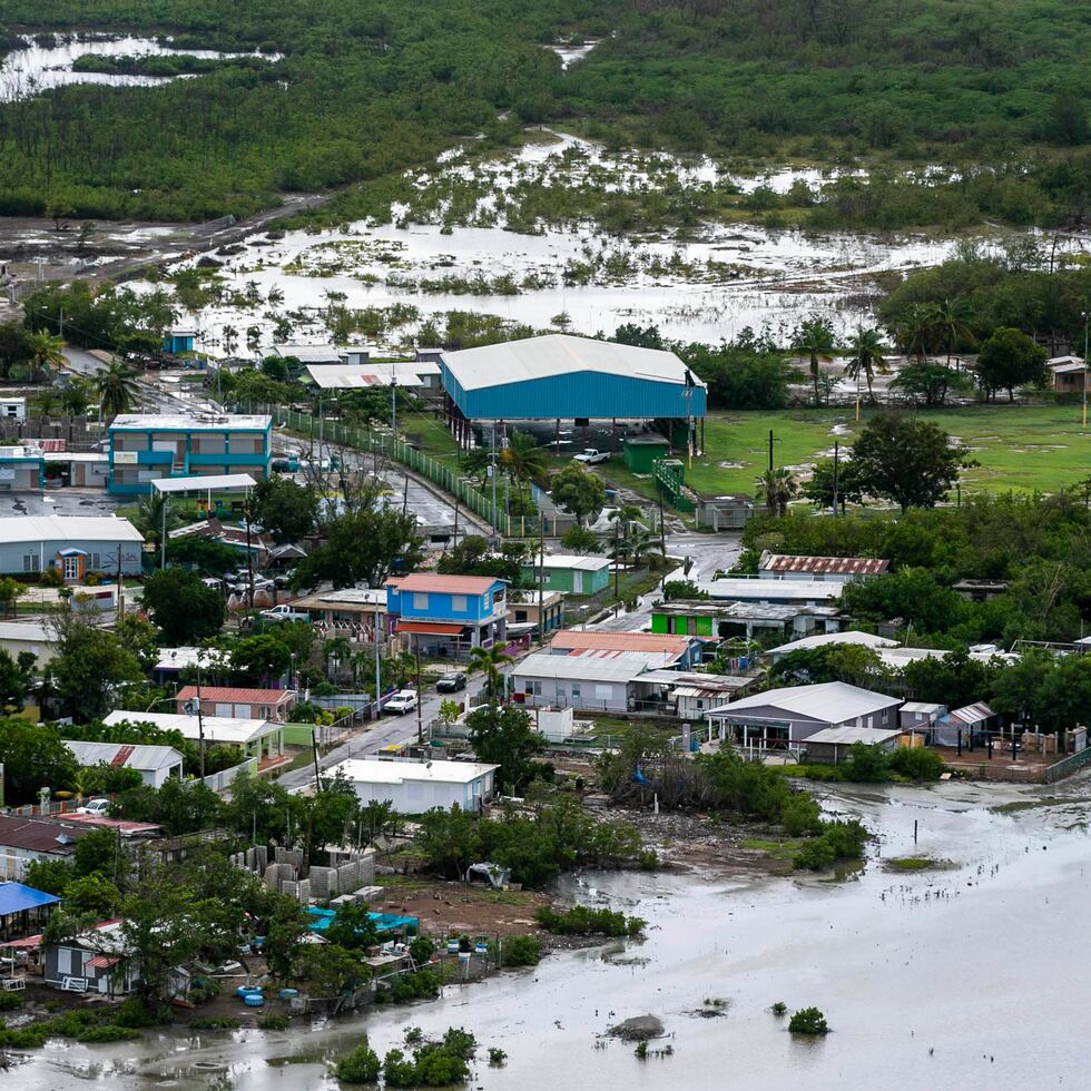 Sept 20 de 2022 -Cobertura especial Huracán Fiona causa estragos tras su paso por la isla.
El paso del Huracán Fiona por Puerto Rico.

En la foto sobrevolamos algunas areas de la isla para constatar daños.

En la foto Inundaciones costeras y estragos en comunidades de Salinas

Foto por Dennis M. Rivera Pichardo