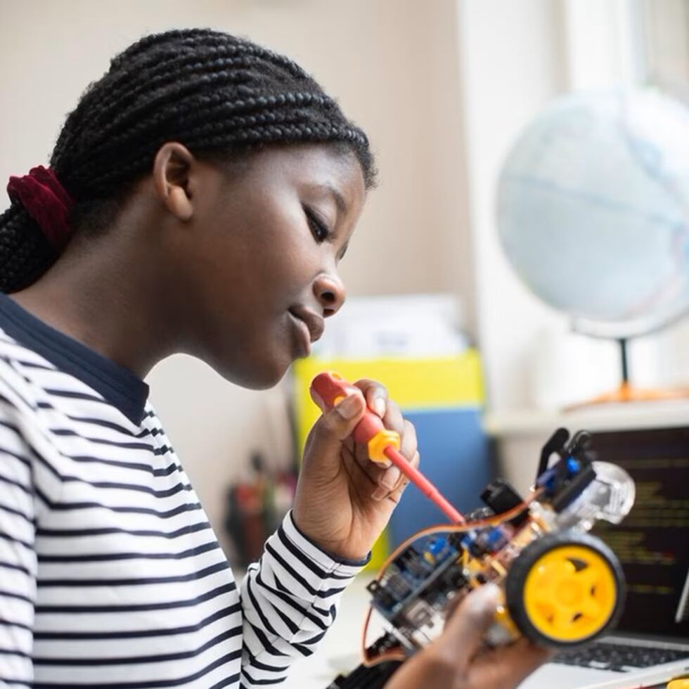 En el STEM Summer Bridge Camp el estudiante descubrirá, aprenderá y aplicará conocimientos en STEM a través de charlas, talleres y visitas guiadas en las que la ciencia, tecnología, ingeniería y matemáticas cumplen un papel protagónico.