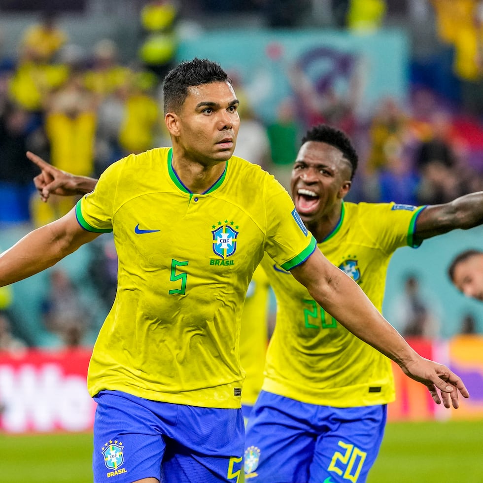 Casemiro celebra tras anotar el primer gol de Brasil ante Suiza en el partido por el Grupo G del Mundial, el lunes 28 de noviembre de 2022, en Doha, Qatar. (AP Foto/Andre Penner)