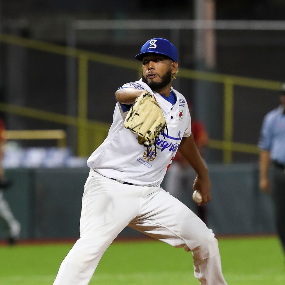 El lanzador Héctor Hernández, aquí en uniforme de los Cangrejeros de Santurce, fue elegido por Guaynabo en el sorteo del 2020.