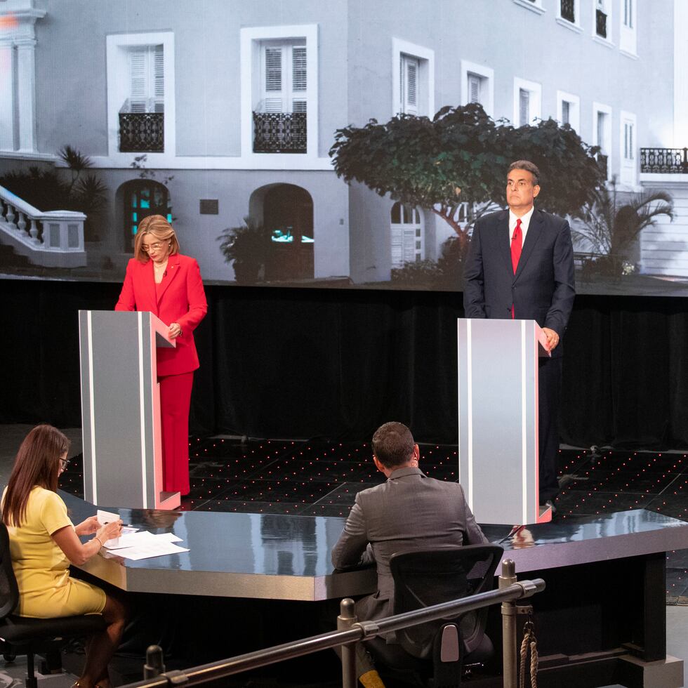 San Juan, Puerto Rico, Julio 9 , 2020 - MCD - FOTOS para ilustrar una historia sobre “EL gran debate del Partido Popular Democrático (PPD)” entre los candidatos Eduardo Bhatia, Carmen Yulín Cruz y Carlos “Charlie” Delgado en Telemundo y co auspiciado por WKAQ y El Nuevo Día. La foto se realizó en el día 115 (JUEVES) del toque de queda total como medida de minimizar la propagación del Coronavirus (COVID-19). EN LA FOTO  los candidatos durante el debate.  
FOTO POR:  tonito.zayas@gfrmedia.com
Ramon "Tonito" Zayas / GFR Media