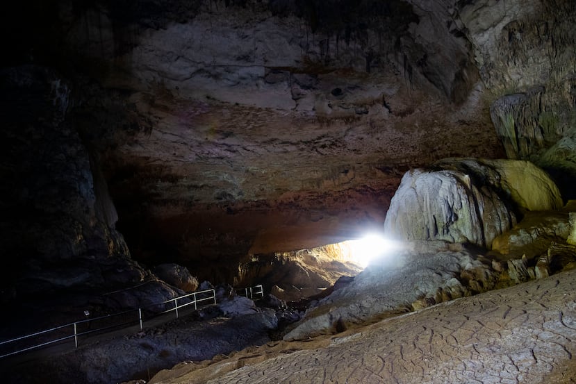 Uno de los atractivos de la Cueva Clara es una de las estalagmitas más grandes del mundo y la más grande del continente americano, según el secretario auxiliar de Parques Nacionales.