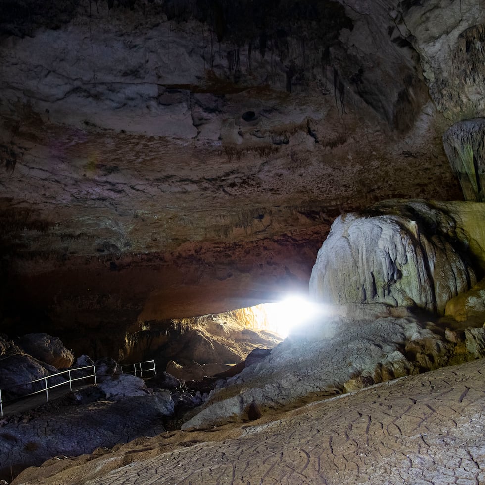 Uno de los atractivos de la Cueva Clara es una de las estalagmitas más grandes del mundo y la más grande del continente americano, según el secretario auxiliar de Parques Nacionales.