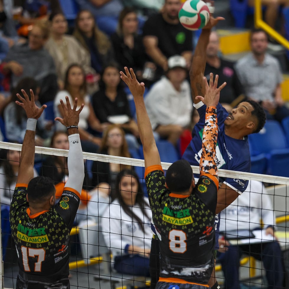 El partido acabó 25-17, 25-19 y 25-19 a favor de los nuevos reyes del voleibol masculino.
