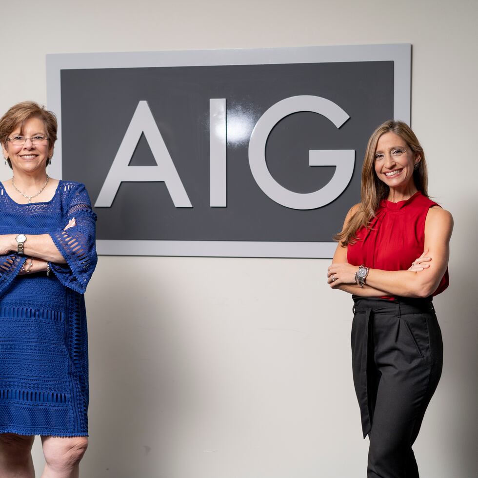 Cuando explotó la pandemia, AIG fue de las pocas empresas que le brindó a sus empleados todo el equipo de protección necesario, incluso cuando todo estaba escaso. En la foto, Agnes Suárez, presidenta y CEO de AIG, junto a Marie Liza Rodríguez, gerente de Recursos Humanos.