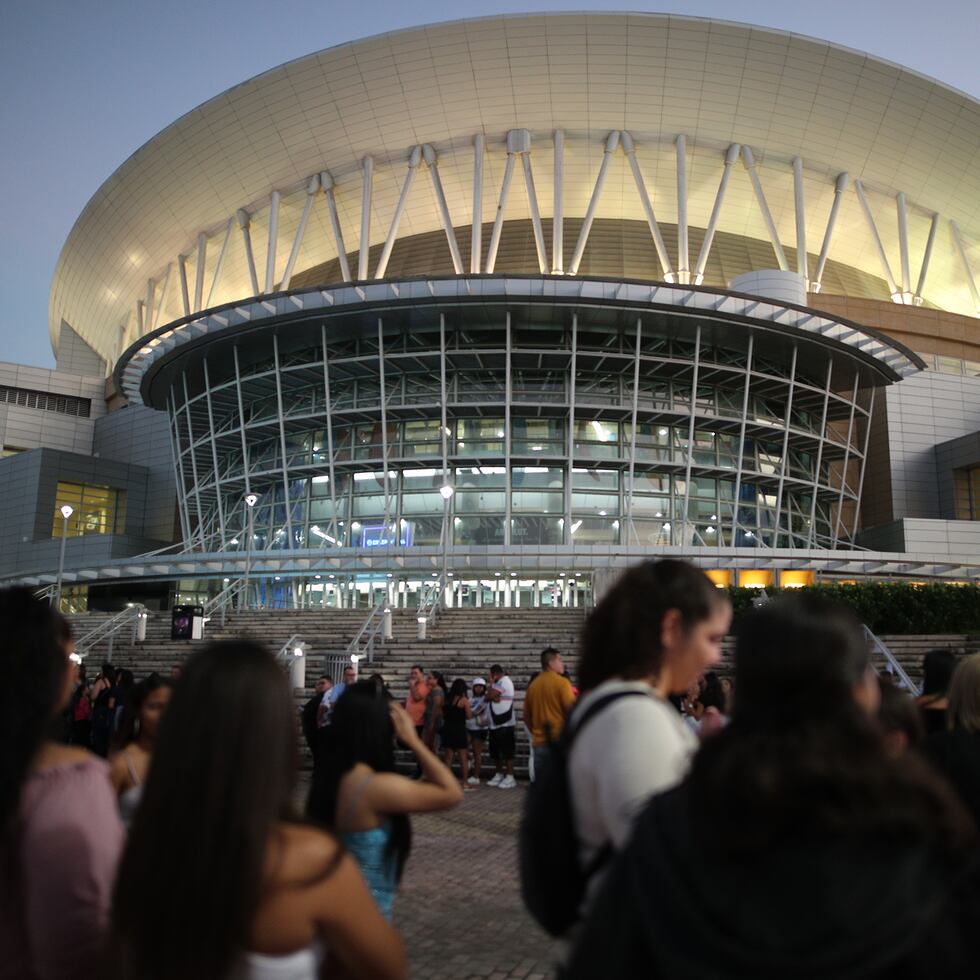 El Coliseo de Puerto Rico albergará su primer espectáculo masivo el sábado, 26 de junio, cuando se presente en concierto Gilberto Santa Rosa.