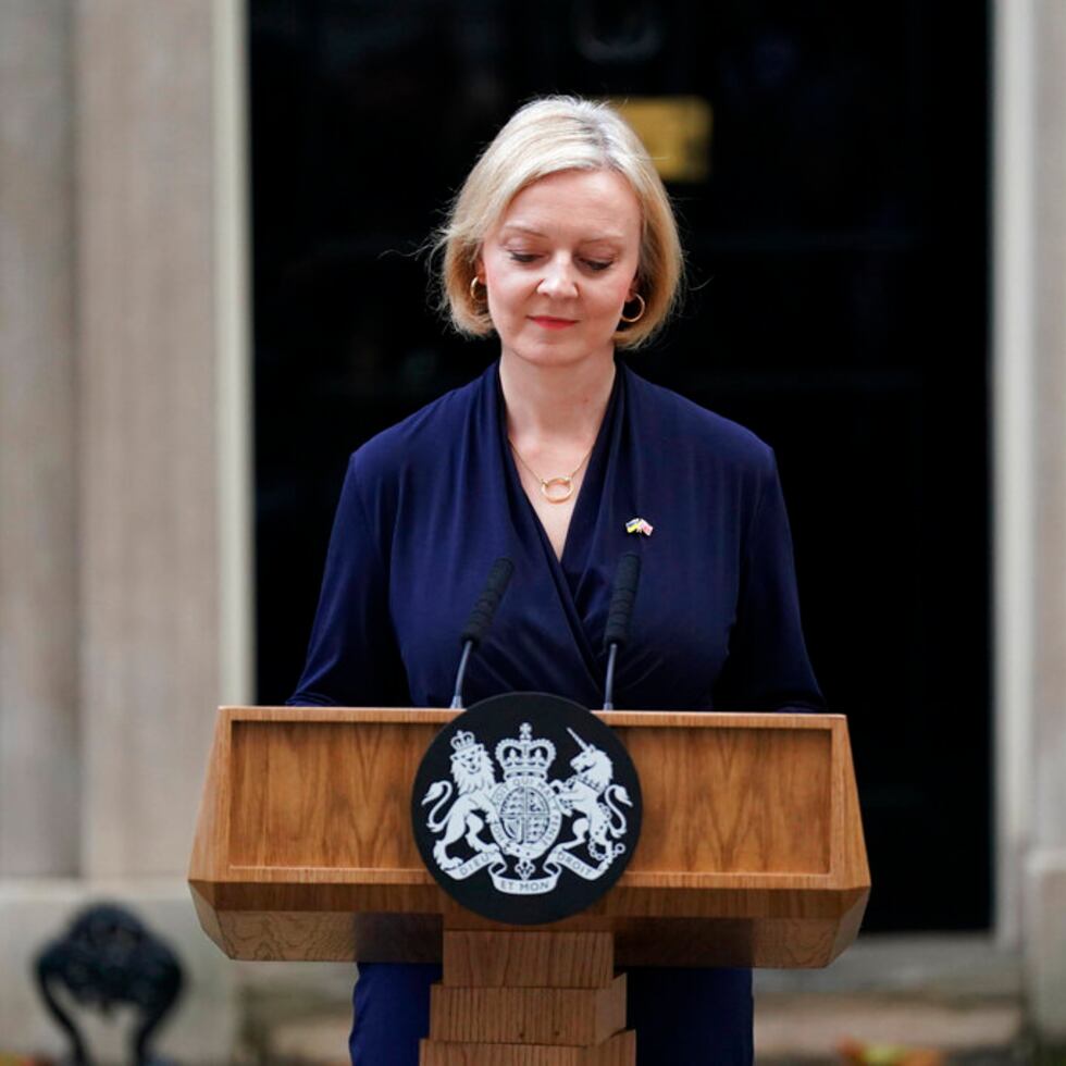 Liz Truss habla con la prensa en Downing Street, Londres, el 20 de octubre de 2022.