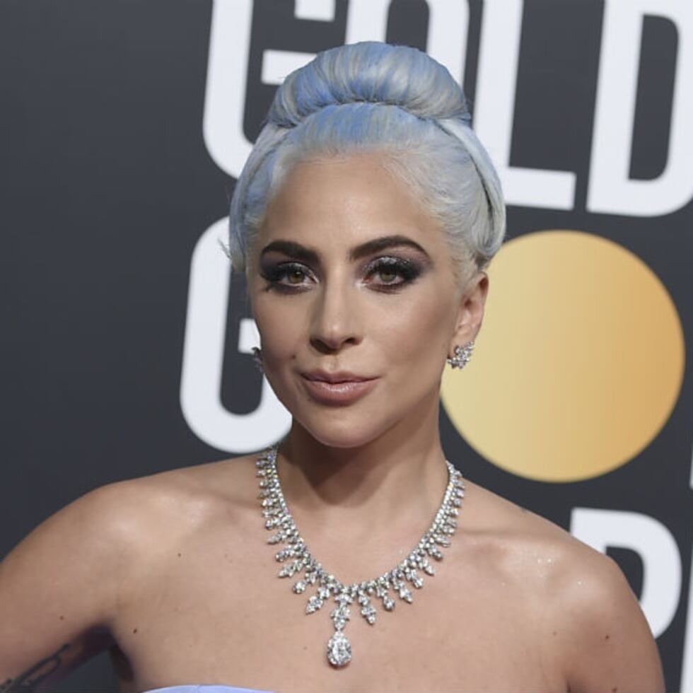 Lady Gaga lució un collar y pantallas de Tiffany's que fuero creados exclusivamente para ella. (AP)