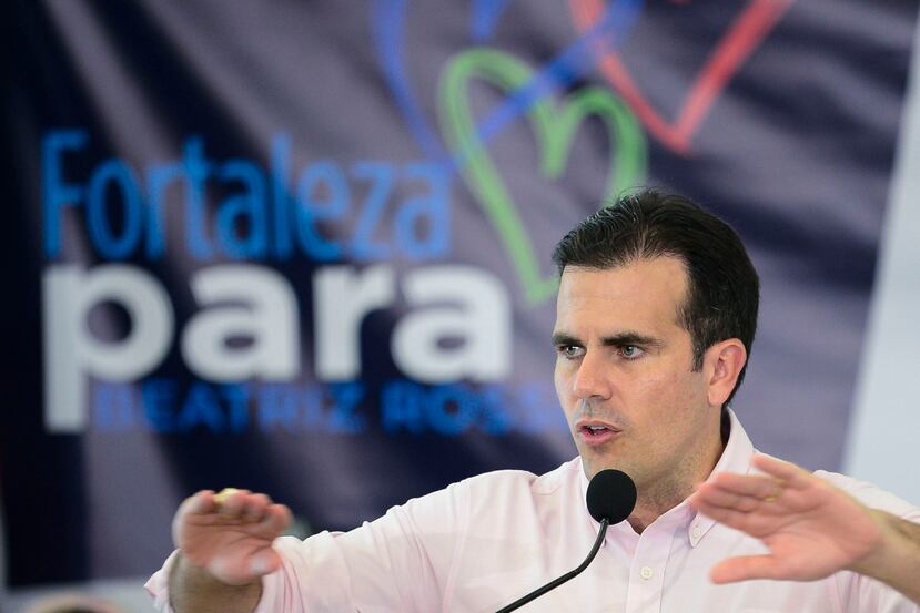 El gobernador Ricardo Rosselló y la primera dama visitaron Punta Santiago en Humacao para presentar los logros de la gestión de Fortaleza para ti, tras el paso de María.